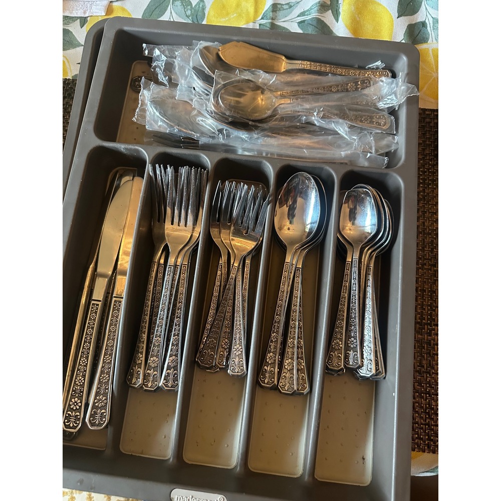 Interpur Stainless Steel Flatware Set Floral Fleur-de-lis Pattern Korea 28pc
